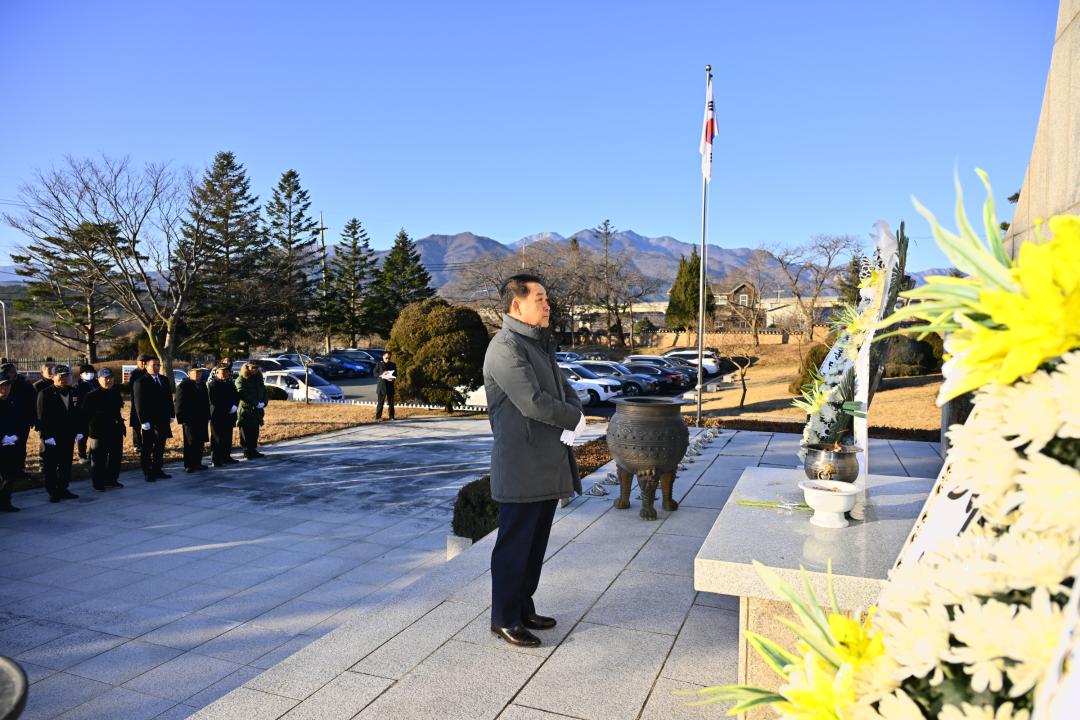 '2026년 속초시 충혼탑 참배' 게시글의 사진(7) '2026-01-02 2026년 속초시 충혼탑 참배 (7).jpg'