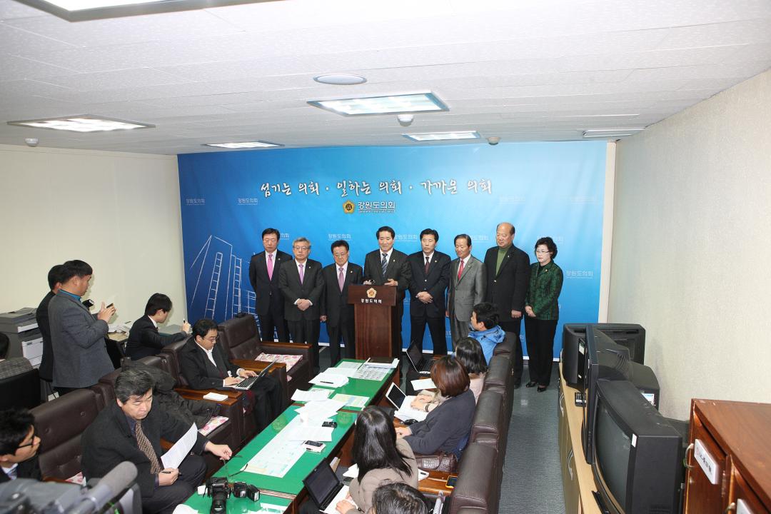 '교육위원회 기자회견' 게시글의 사진(17) '2012-02-15 교육위원회 기자회견 (17).jpg'