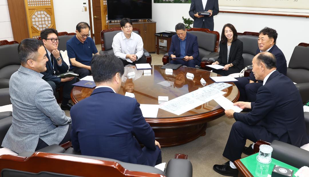 '강원특별자치도의회 의원 행동강령운영 자문위원회 위촉식' 게시글의 사진(15) '2026-07-28 강원특별자치도의회 의원 행동강령운영 자문위원회 위촉식 (16).jpg'