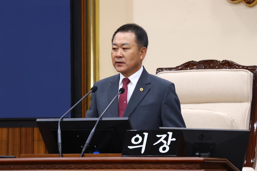 '제346회 제2차 본회의' 게시글의 사진(10) '2026-06-17 제346회 제2차 본회의 (11) 회의진행 김시성의장.jpg'