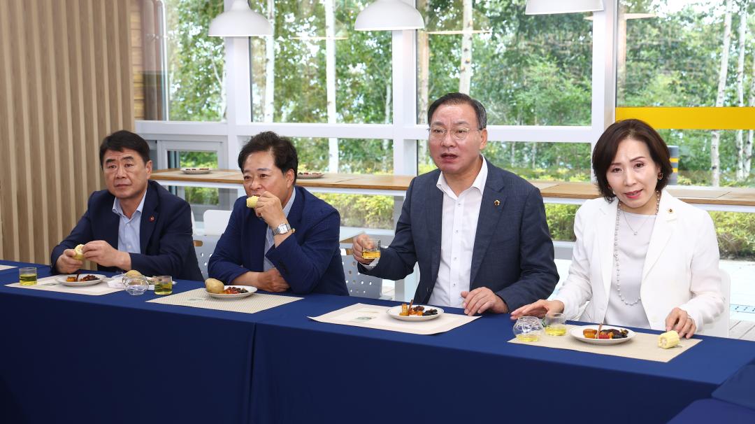 '대한민국시도의회운영위원장협의회 제11대 전반기 제9차 정기회' 게시글의 사진(16) '2025-08-21 대한민국시도의회운영위원장협의회 제11대 전반기 제9차 정기회 (16).jpg'