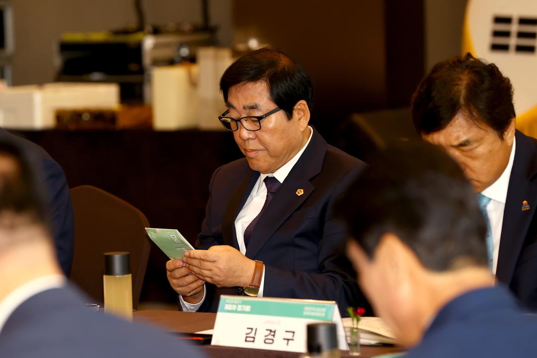 '대한민국 시도의회운영위원장협의회 제10대 후반기 제8차 정기회' 게시글의 사진(167) '2024-05-16 대한민국 시도의회운영위원장협의회 제10대 후반기 제8차 정기회 (166).jpg'