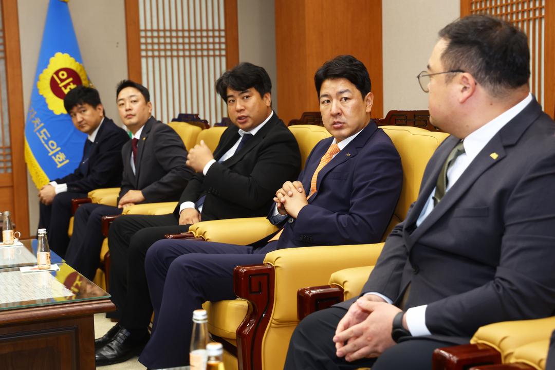 '강원특별자치도의회 방문(강원청년회의소)' 게시글의 사진(9) '2026-08-27 강원특별자치도의회 방문(강원청년회의소) (8).jpg'