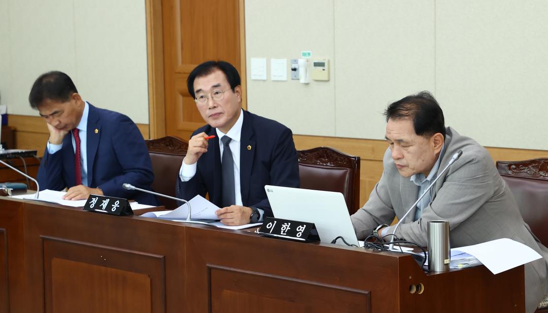 '제341회 제2차 경제산업위원회' 게시글의 사진(11) '2025-10-15 제341회 제2차 경제산업위원회 (12).jpg'