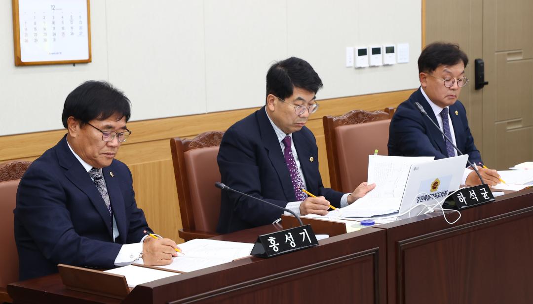 '제342회 제1차 안전건설위원회(2025년도 행정사무감사(자치경찰위원회))' 게시글의 사진(8) '2025-11-05 제342회 제1차 안전건설위원회(2025년도 행정사무감사(자치경찰위원회)) (8).jpg'