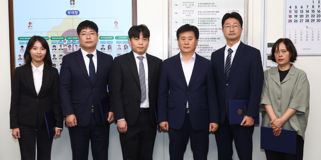 '강원특별자치도의회 신규 공무원 임용장 전달식' 게시글의 사진(1) '2026-10-01 임용장 수여식 (12).jpg'