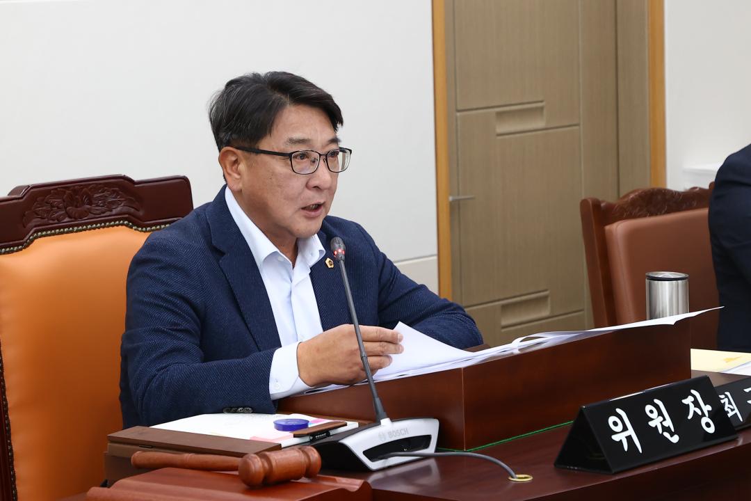 '2025년도 안전건설위원회 행정사무감사(건설교통국)' 게시글의 사진(3) '2025-11-07 2025년도 안전건설위원회 행정사무감사(건설교통국) (1).jpg'