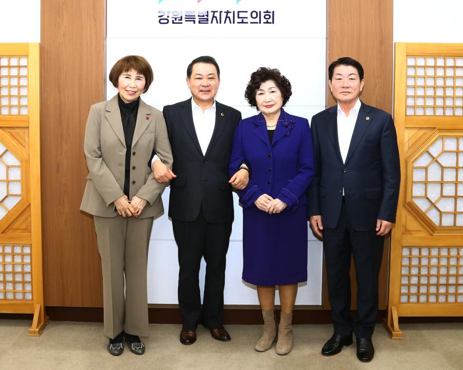 '강원특별자치도의회방문(강원특별자치도 여성단체협의회 원로회장)' 게시글의 사진(6) '2025-03-06 강원특별자치도의회방문(강원특별자치도 여성단체협의회 원로회장) (6).jpg'
