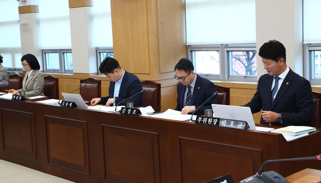 '제342회 제2차 의회운영위원회' 게시글의 사진(10) '2025-11-20 제342회 제2차 의회운영위원회 (10).jpg'