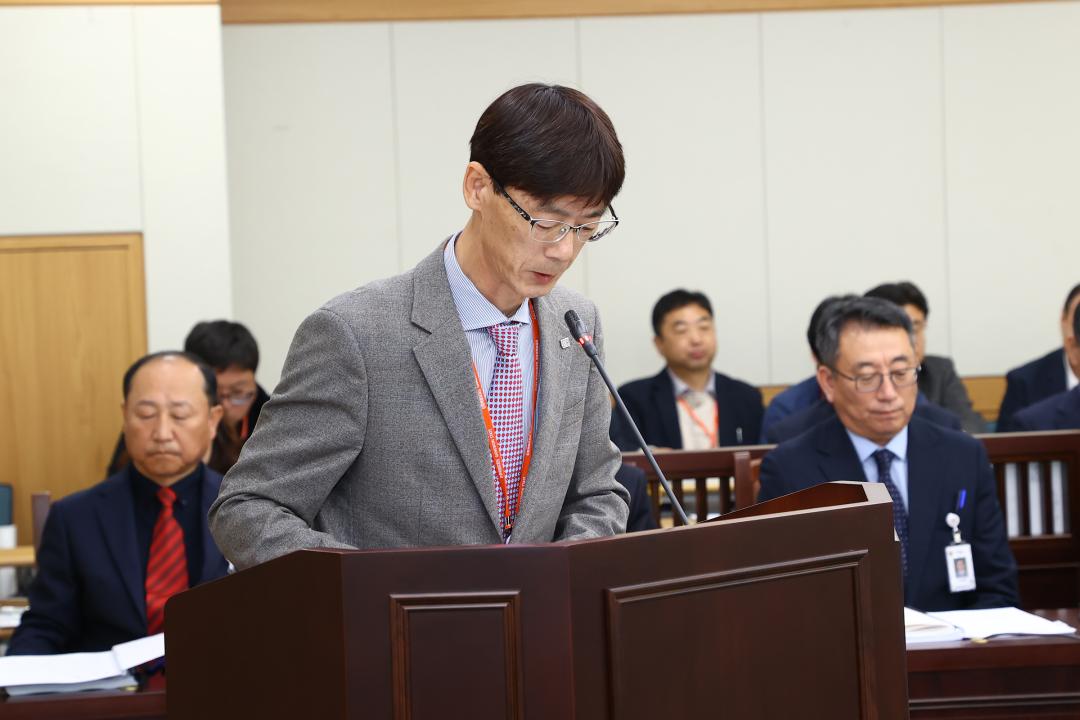 '2025년도 안전건설위원회 행정사무감사(건설교통국)' 게시글의 사진(11) '2025-11-07 2025년도 안전건설위원회 행정사무감사(건설교통국) (11).jpg'