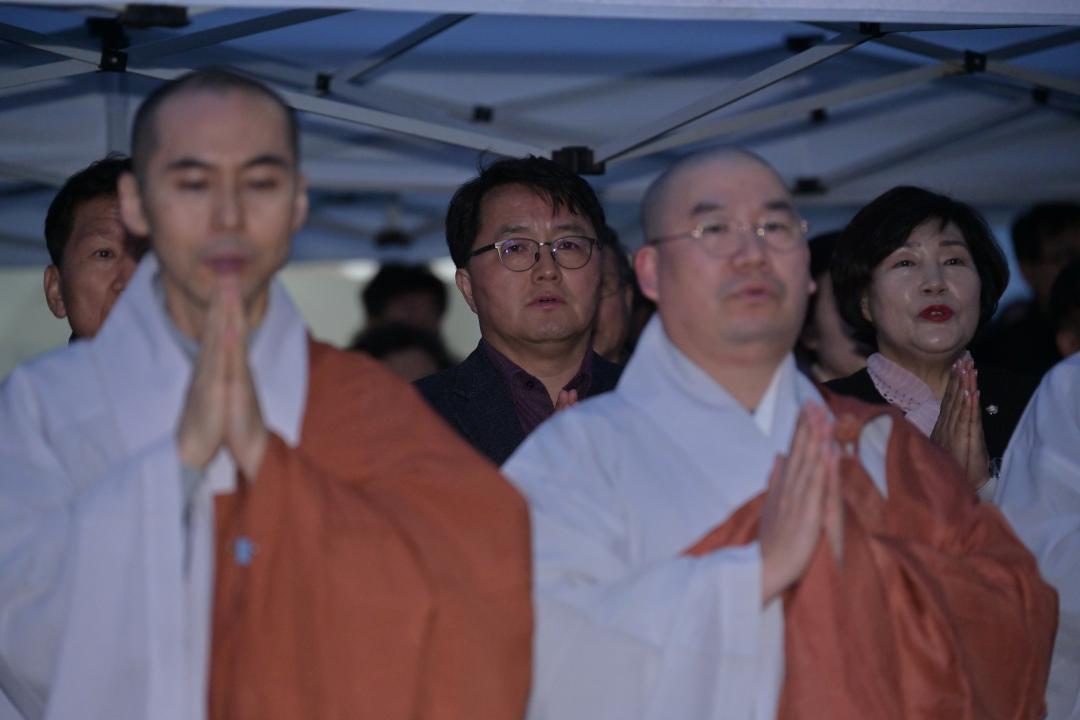 '강릉 부처님 오신 날 봉축탑 점등식' 게시글의 사진(3) '2025-04-12 강릉 부처님 오신 날 봉축탑 점등식 (3).jpg'