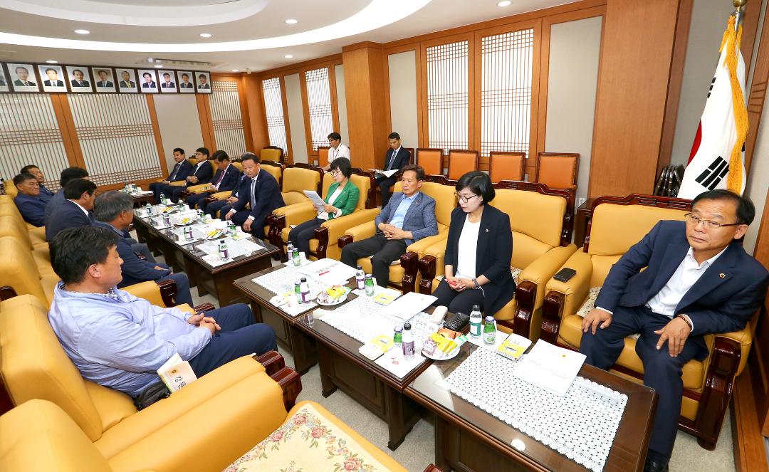 '농림수산위원회와 농업인단체와의 간담회' 게시글의 사진(3) '2019-06-11 농림수산위원회와 농업인단체와의 간담회 (3).jpg'