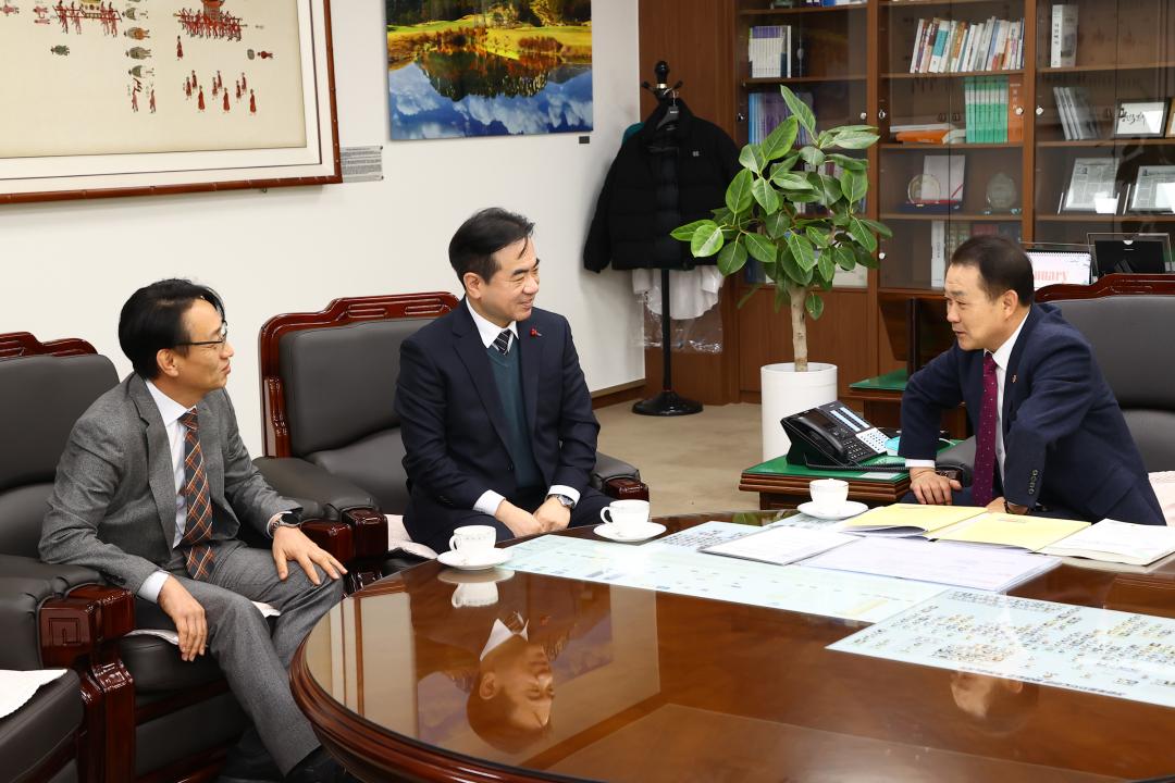 '강원특별자치도의회 방문(춘천KBS 신임총국장)' 게시글의 사진(5) '2026-01-22 강원특별자치도의회 방문(춘천KBS 신임총국장) (5).jpg'