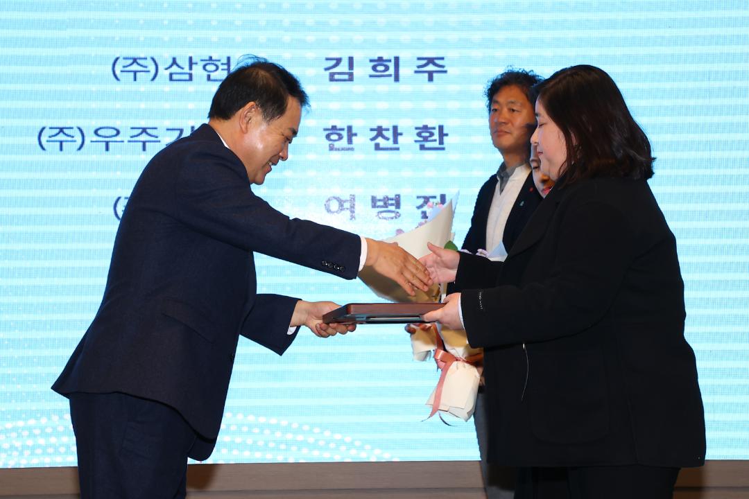 '2025년도 강원도농공단지 도약의 날' 게시글의 사진(16) '2025-11-26 2025년도 강원도농공단지 도약의 날 (16).jpg'