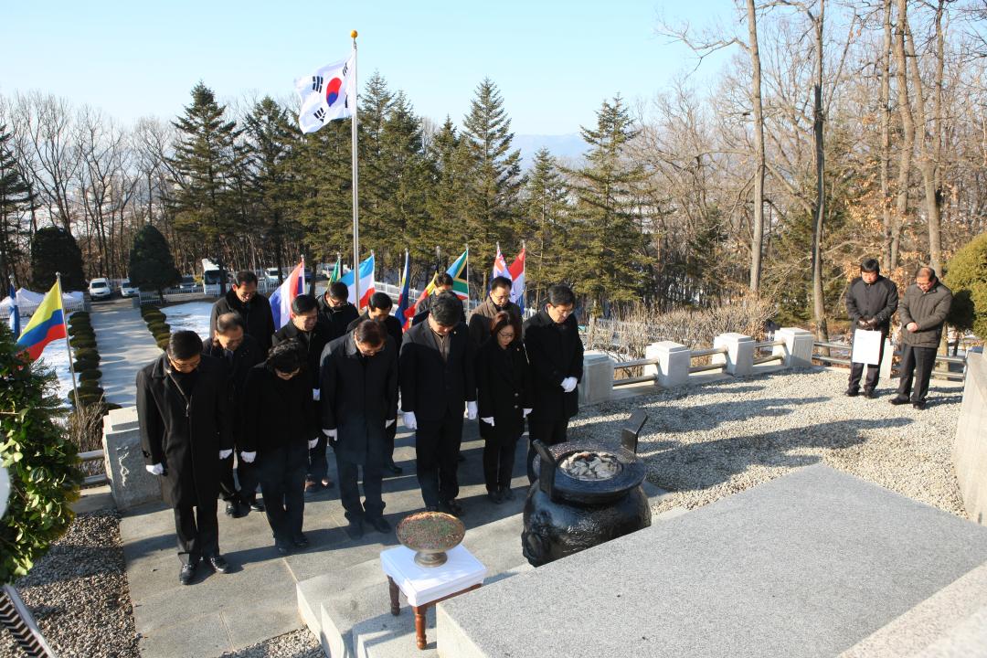 '강원도의회 신년 충렬탑 참배' 게시글의 사진(42) '2015-01-02 강원도의회 신년 충렬탑 참배 (42).jpg'