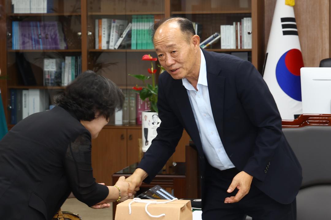 '강원특별자치도의회 방문(원주시여성단체협의회)' 게시글의 사진(3) '2026-08-24 강원특별자치도의회방문(원주시여성단체협의회) (2).jpg'
