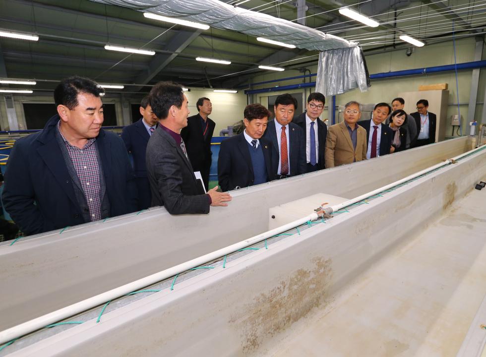 '제286회 농림수산위원회 현지시찰(내수면자원센터)' 게시글의 사진(9) '2019-11-15 제286회 농림수산위원회 현지시찰(내수면자원센터) (9).jpg'