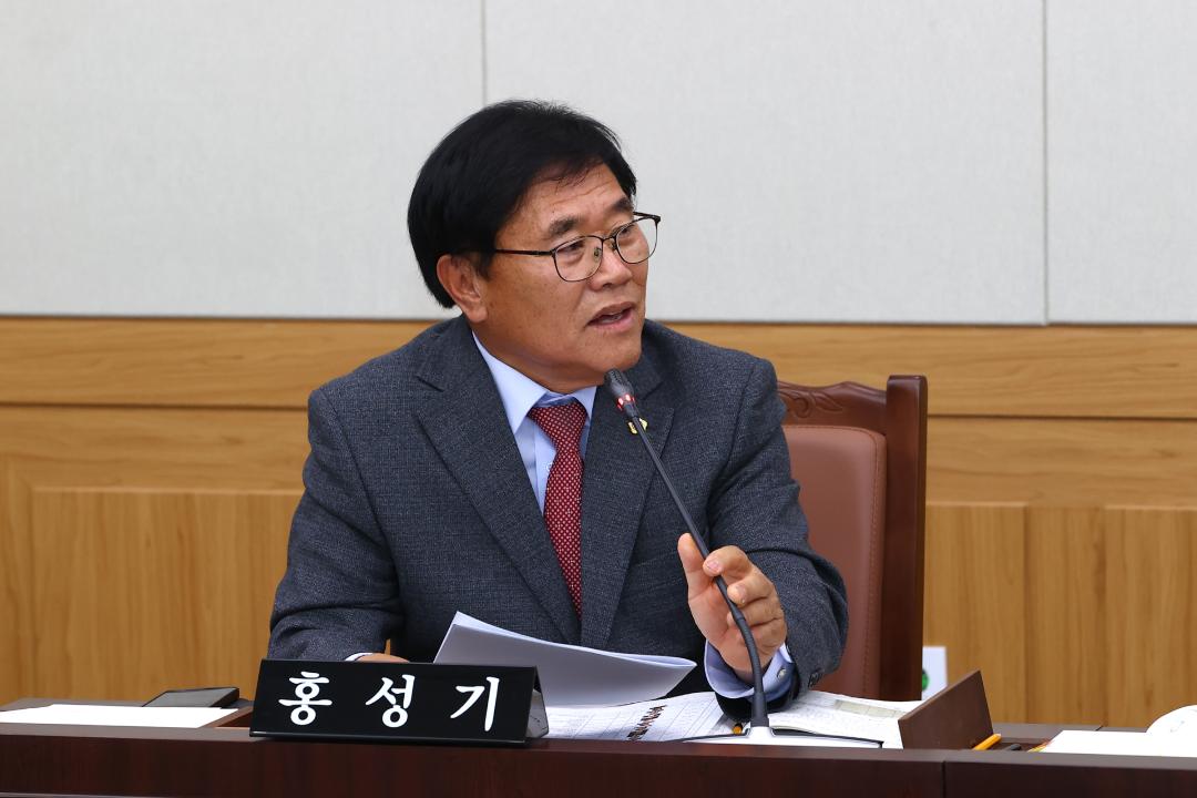 '2025년도 안전건설위원회 행정사무감사(건설교통국)' 게시글의 사진(65) '2025-11-07 2025년도 안전건설위원회 행정사무감사(건설교통국) (65).jpg'