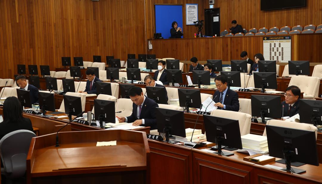 '제333회 제3차 예산결산특별위원회' 게시글의 사진(8) '2024-12-04 제333회 제3차 예산결산특별위원회 (8).jpg'