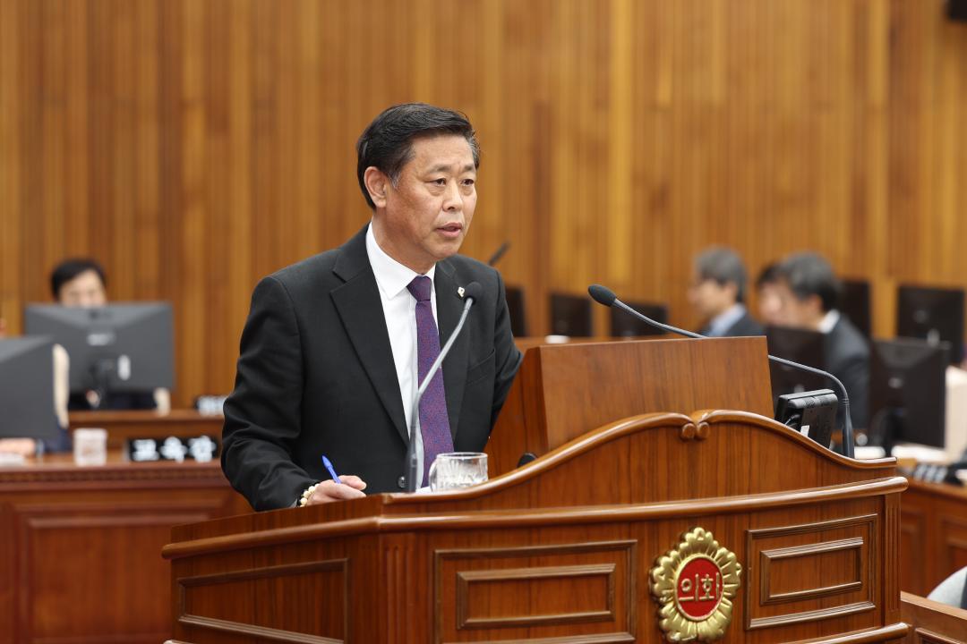 '제335회 제2차 본회의(제1차 도정 및 교육행정에 관한 질문)' 게시글의 사진(18) '2025-03-11 제335회 제2차 본회의(제1차 도정 및 교육행정에 관한 질문) (18) 지광천 의원.jpg'