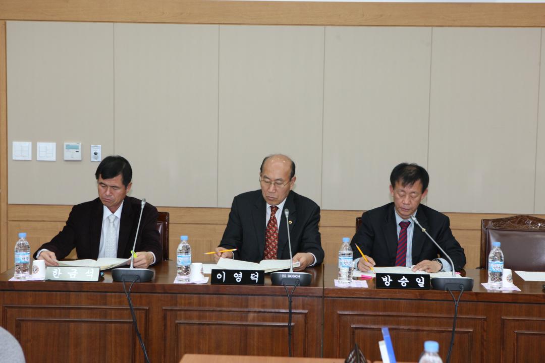 '207회 제3차 농림수산위원회' 게시글의 사진(6) '2011-02-23 207회 제3차 농림수산위원회 (6).jpg'