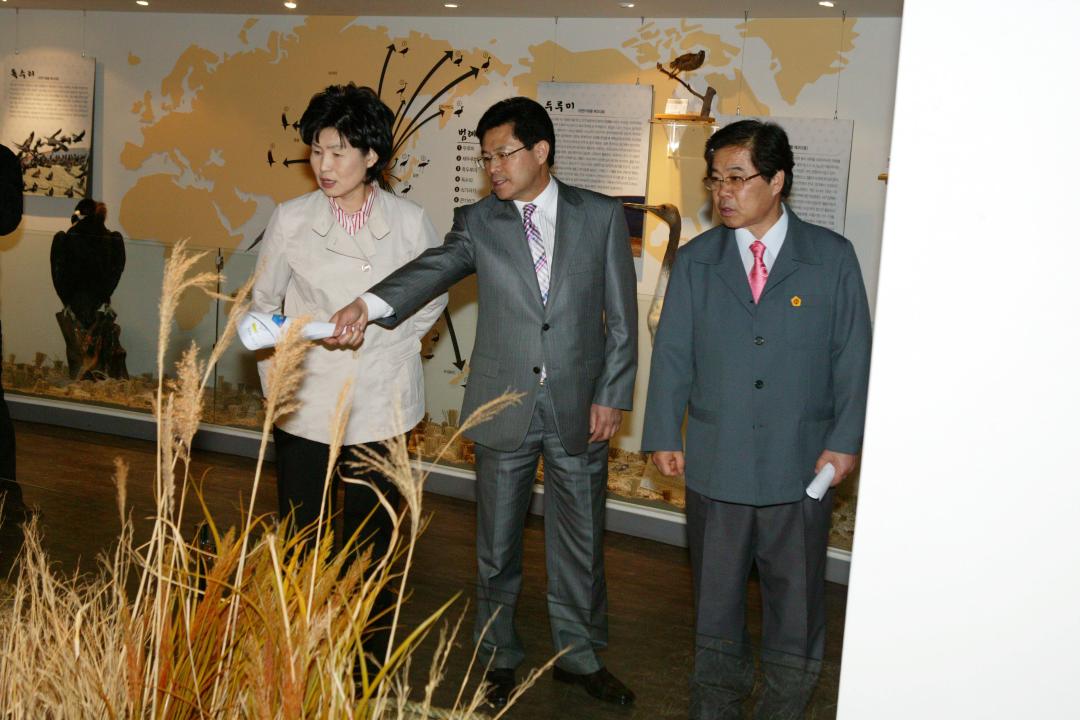 '철원 평화 문화광장 조성공사장 현지시찰' 게시글의 사진(21) '2009-04-14 철원 평화 문화광장 조성공사장 현지시찰 (21).jpg'