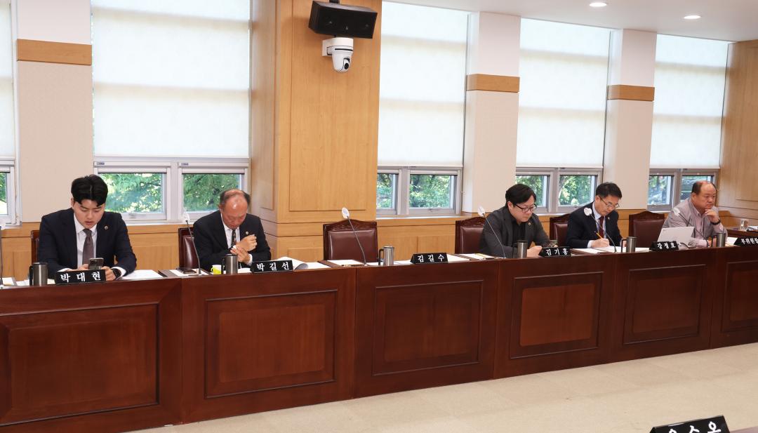 '제336회(폐회중) 제2차 강원특별자치도경제진흥원 인사청문특별위원회' 게시글의 사진(25) '2025-05-07 제336회 제2차 강원특별자치도경제진흥원 인사청문특별위원회 (25).jpg'