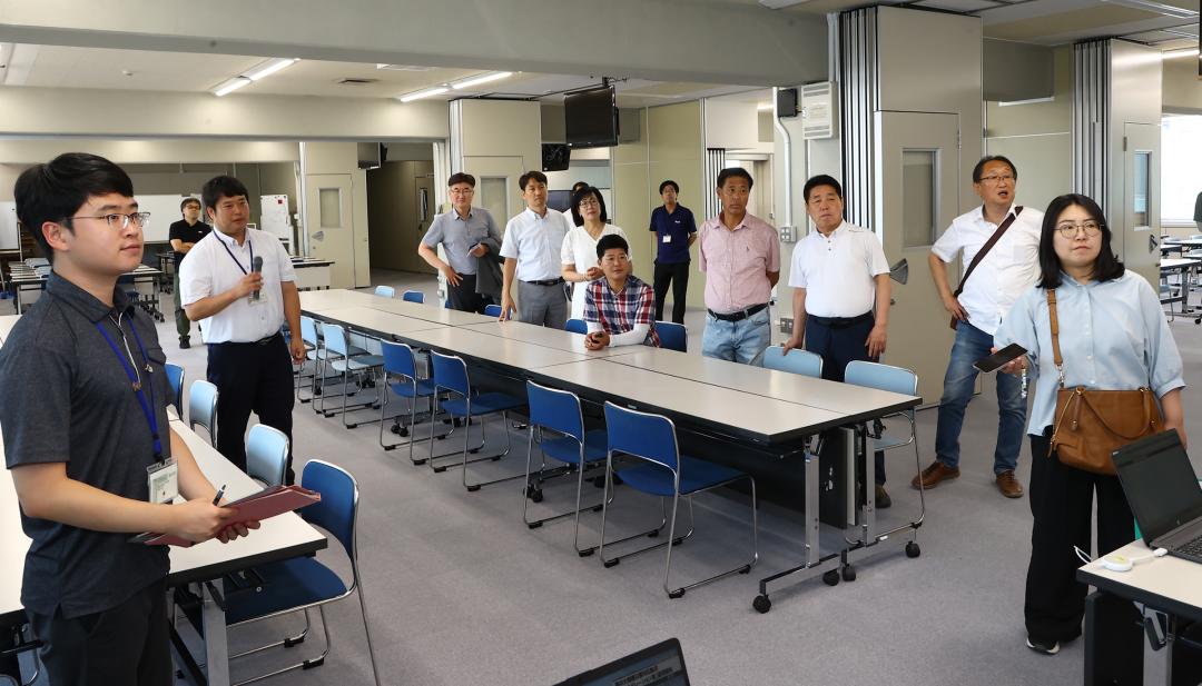 '강원특별자치도의회 한일국제교류협회 2025년 일본 돗토리현 방문' 게시글의 사진(54) '2025-07-30 강원특별자치도의회 한일국제교류협회 2025년 일본 돗토리현 방문 (98)_04_돗토리현청 재해오퍼레이션실 시찰.jpg'