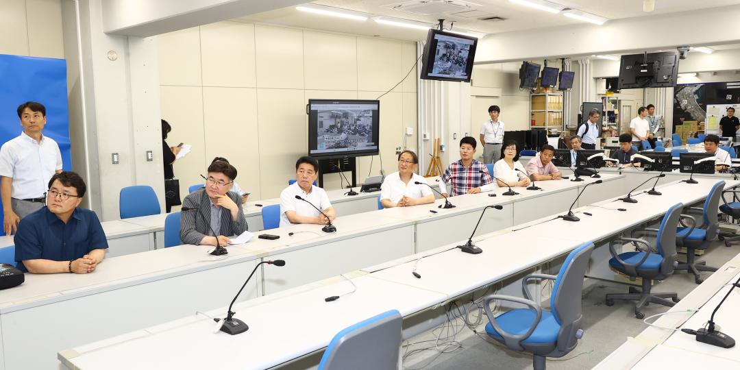 '강원특별자치도의회 한일국제교류협회 2025년 일본 돗토리현 방문' 게시글의 사진(45) '2025-07-30 강원특별자치도의회 한일국제교류협회 2025년 일본 돗토리현 방문 (89)_04_돗토리현청 재해오퍼레이션실 시찰.jpg'