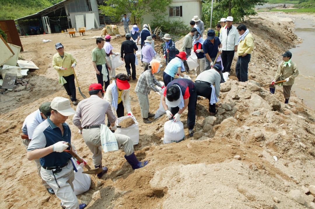 '수해지역 복구 자원봉사' 게시글의 사진(10) '2006-07-25 수해지역 복구 자원봉사 (10).JPG'