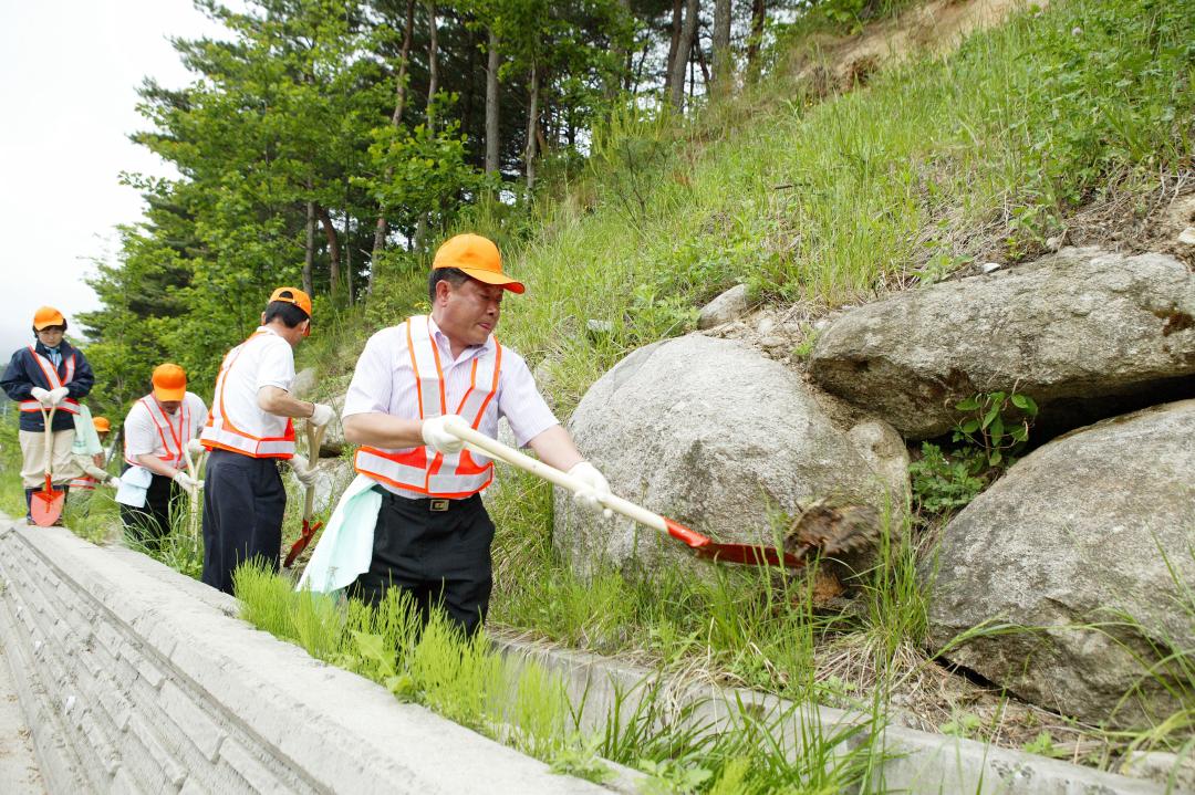 '강릉도로관리사업소 기동보수반 일일체험' 게시글의 사진(9) '2009-05-15 강릉도로관리사업소 기동보수반 일일체험 (9).jpg'