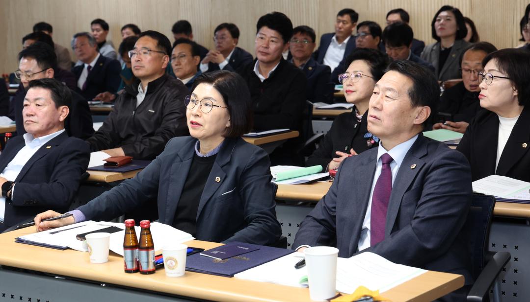'2025년 상반기 강원특별자치도의회 의정역량강화교육' 게시글의 사진(19) '2025-04-14 2025년 상반기 강원특별자치도의회 의정역량강화교육 (19).jpg'