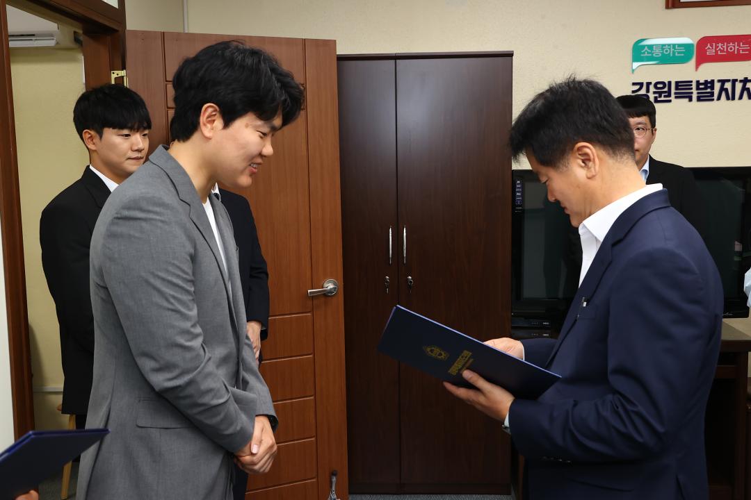 '강원특별자치도의회 인사발령장 전달식' 게시글의 사진(13) '2026-07-01 강원특별자치도의회 인사발령장 전달식 (13).jpg'