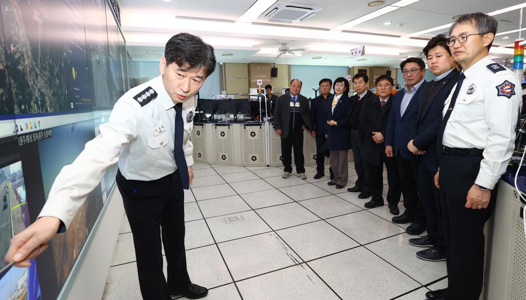 '안전건설위원회 강원특별자치도 119종합상황실방문' 게시글의 사진(12) '2025-02-11 안전건설위원회 강원특별자치도 119종합상황실방문 (13).jpg'