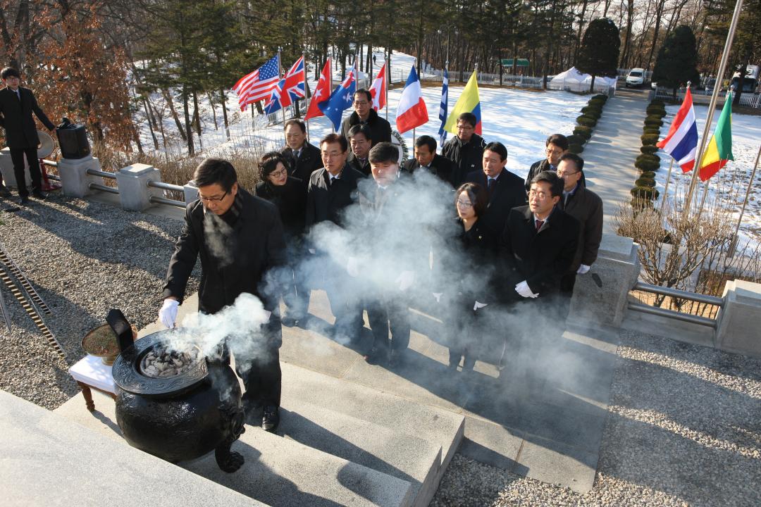 '강원도의회 신년 충렬탑 참배' 게시글의 사진(7) '2015-01-02 강원도의회 신년 충렬탑 참배 (7).jpg'