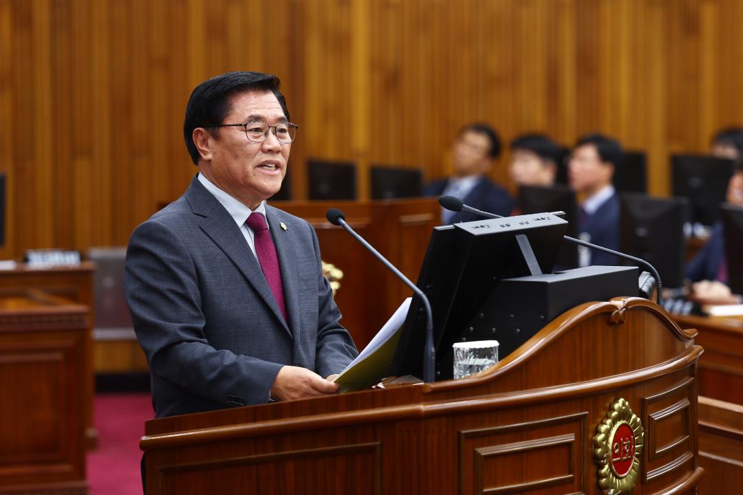 '제344회 제2차 본회의(2026년도 제1회 도정 및 교육행정에 관한 질문)' 게시글의 사진(67) '2026-04-02 제344회 제2차본회의(2026년도 제1회 도정 및 교육행정에 관한 질문) (67) 홍성기 의원.jpg'
