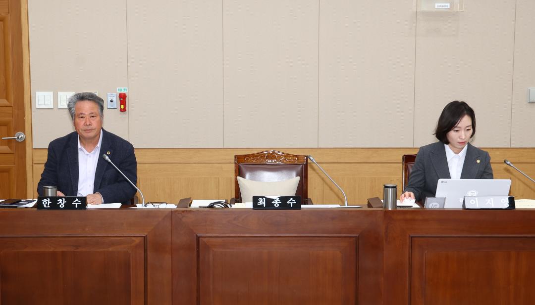 '제342회 제1차 농림수산위원회(2025년도 행정사무감사(보건환경연구원))' 게시글의 사진(8) '2025-11-05 제342회 제1차 농림수산위원회(2025년도 행정사무감사(보건환경연구원)) (8).jpg'