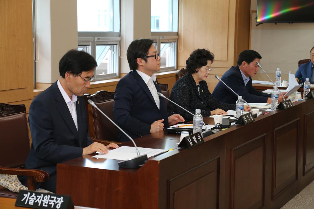 '제264회 제1차 농림수산위원회' 게시글의 사진(2) '2017-05-16 제264회 제1차 농림수산위원회 (2).JPG'