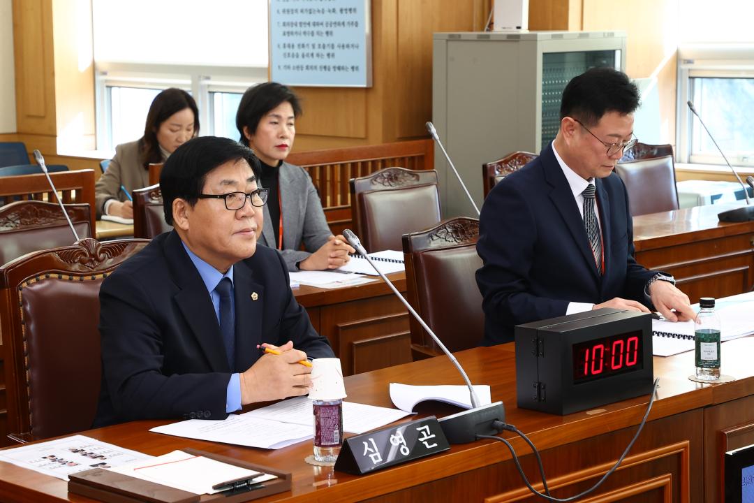'제335회 제1차 경제산업위원회' 게시글의 사진(17) '2025-03-06 제335회 제1차 경제산업위원회 (17).jpg'
