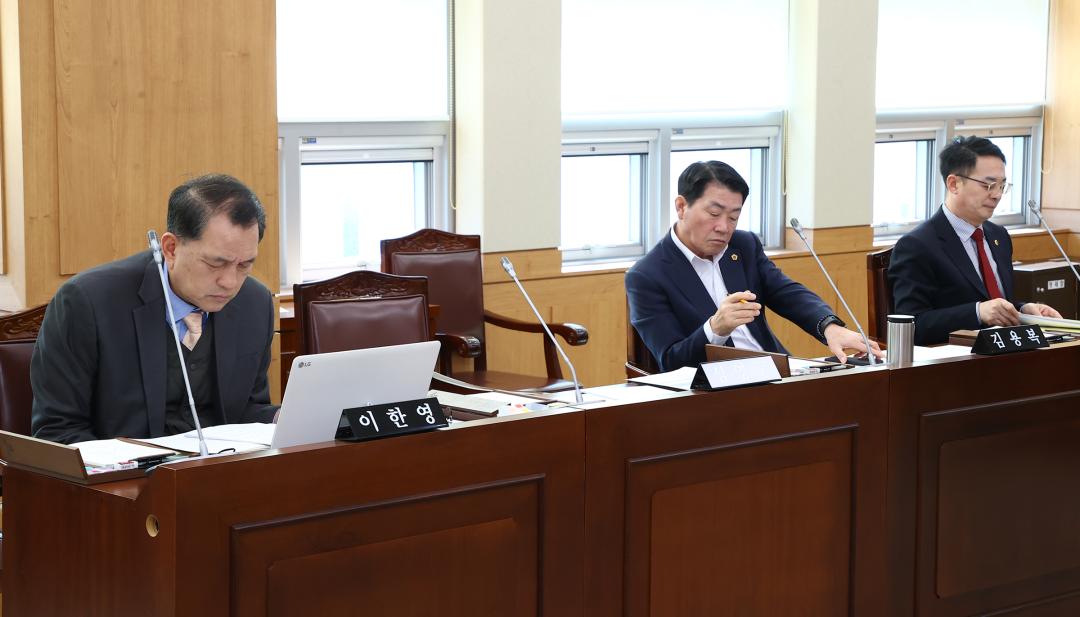 '제335회 제1차 경제산업위원회' 게시글의 사진(19) '2025-03-06 제335회 제1차 경제산업위원회 (19).jpg'