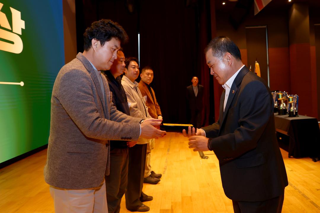 '제107회 전국동계체육대회 강원특별자치도 선수단 유공자 시상식' 게시글의 사진(8) '2026-03-31 제107회 전국동계체육대회 강원특별자치도 선수단 유공자 시상식 (8).jpg'