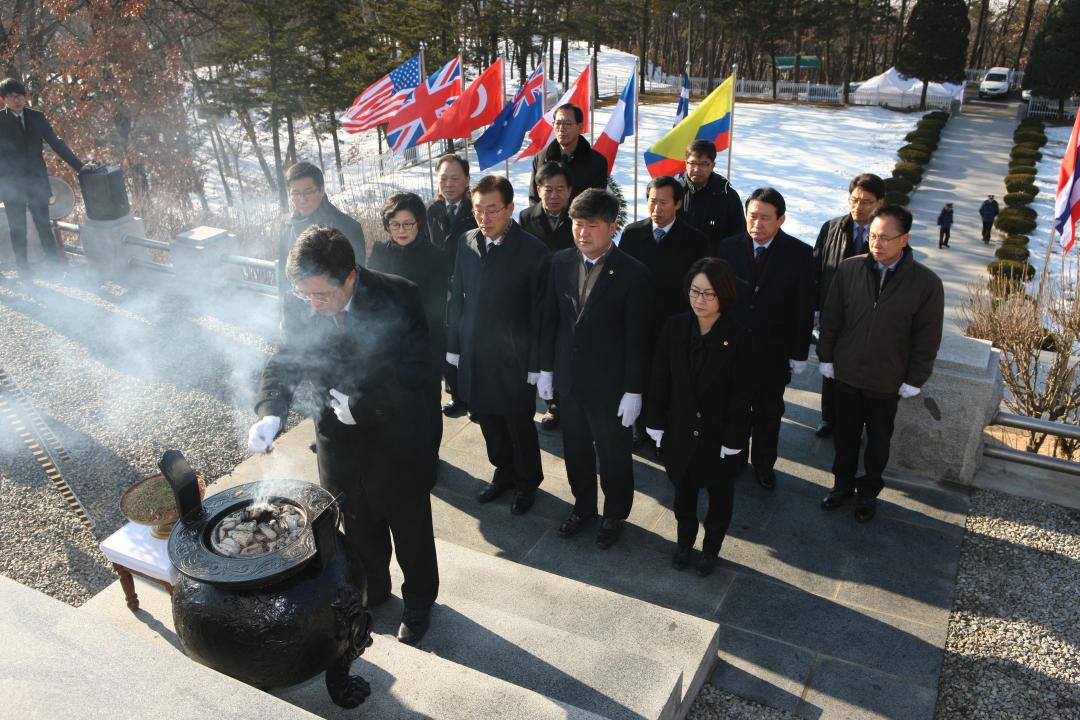 '강원도의회 신년 충렬탑 참배' 게시글의 사진(22) '2015-01-02 강원도의회 신년 충렬탑 참배 (22).jpg'