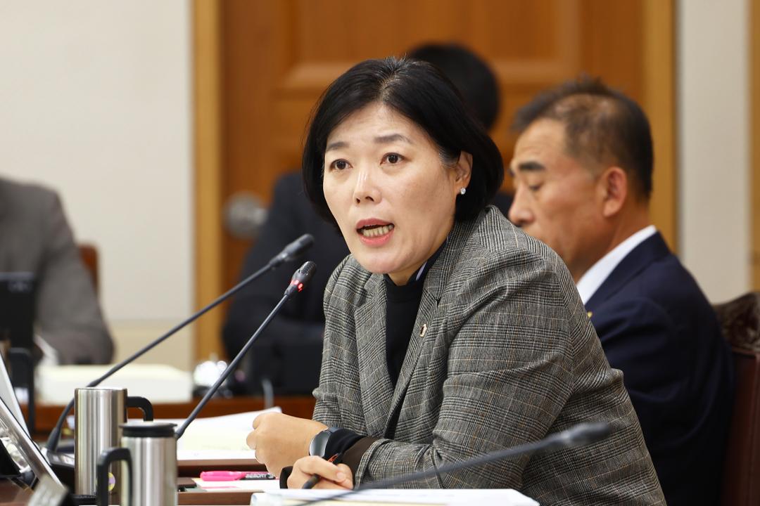 '2025년도 사회문화위원회 행정사무감사(공무원교육원)' 게시글의 사진(22) '2025-11-06 2025년도 사회문화위원회 행정사무감사(공무원교육원) (22).jpg'