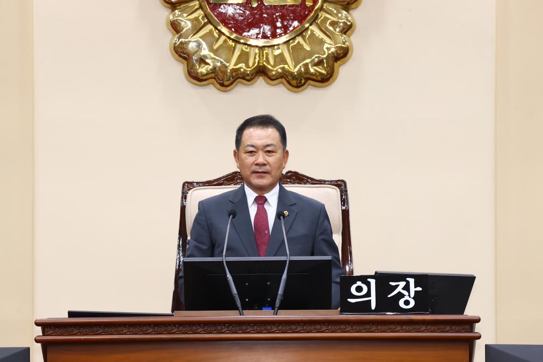 '제346회 제2차 본회의' 게시글의 사진(8) '2026-06-17 제346회 제2차 본회의 (9) 회의진행 김시성의장.jpg'