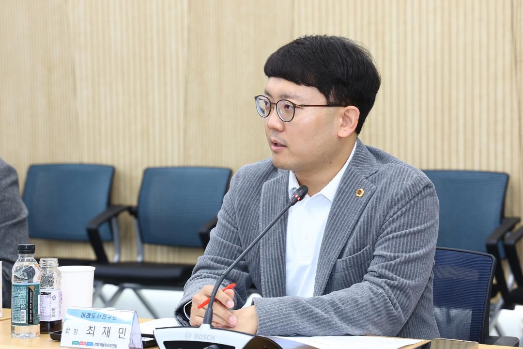 '강원특별자치도의회 미래도시연구회 연구용역 중간보고회' 게시글의 사진(6) '2026-04-02 미래도시연구회 연구용역 중간보고회 (6).jpg'