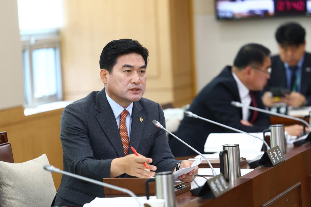 '2025년도 농림수산위원회 행정사무감사(산림환경국)' 게시글의 사진(23) '2025-11-07 2025년도 농림수산위원회 행정사무감사(산림환경국) (23).jpg'