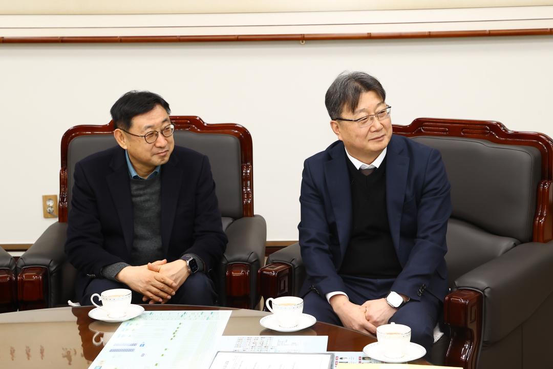 '강원특별자치도의회 방문(NH농협 강원본부장)' 게시글의 사진(3) '2026-01-22 강원특별자치도의회 방문(NH농협 강원본부장) (3).jpg'