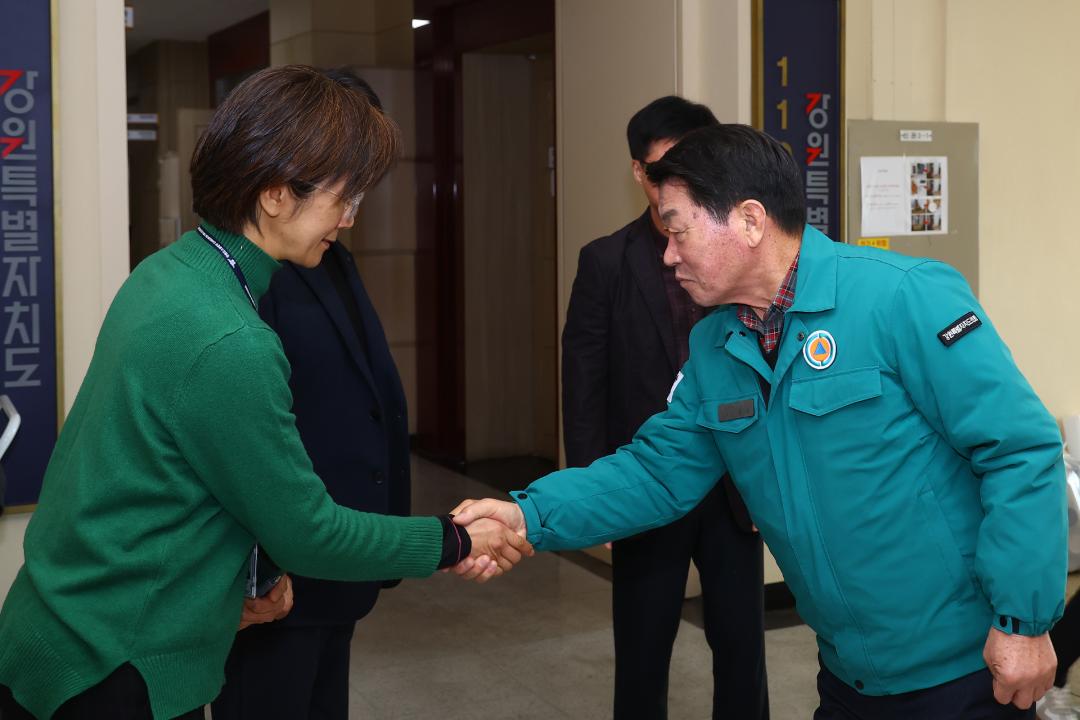 '강원특별자치도 소방본부 격려 및 위문품 전달' 게시글의 사진(3) '2026-01-13 강원특별자치도 소방본부 격려 및 위문품 전달 (3).jpg'