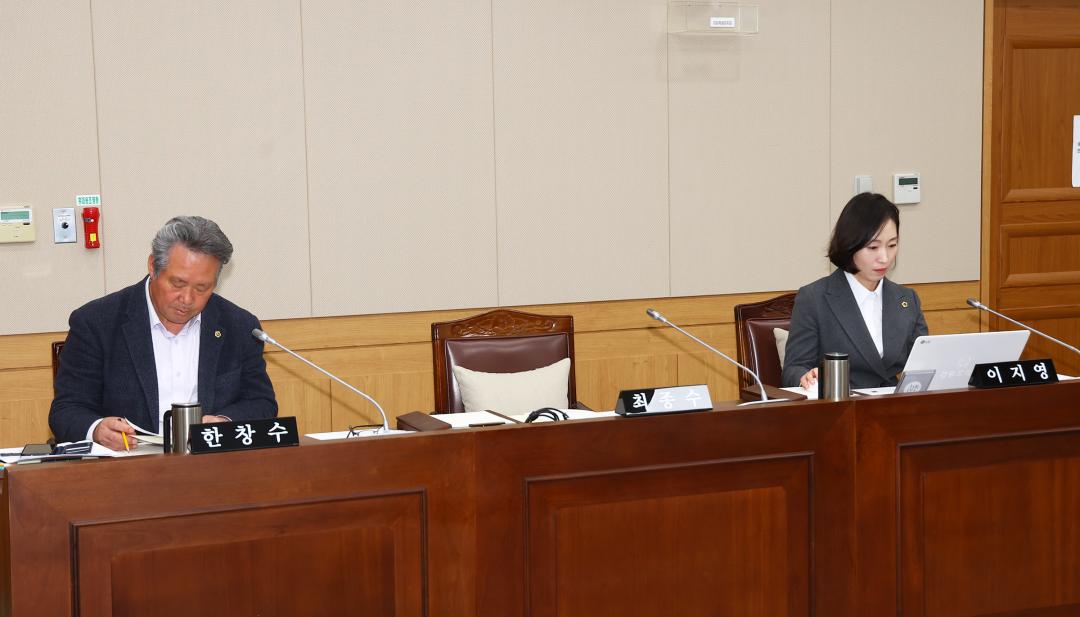 '제342회 제1차 농림수산위원회(2025년도 행정사무감사(보건환경연구원))' 게시글의 사진(10) '2025-11-05 제342회 제1차 농림수산위원회(2025년도 행정사무감사(보건환경연구원)) (10).jpg'