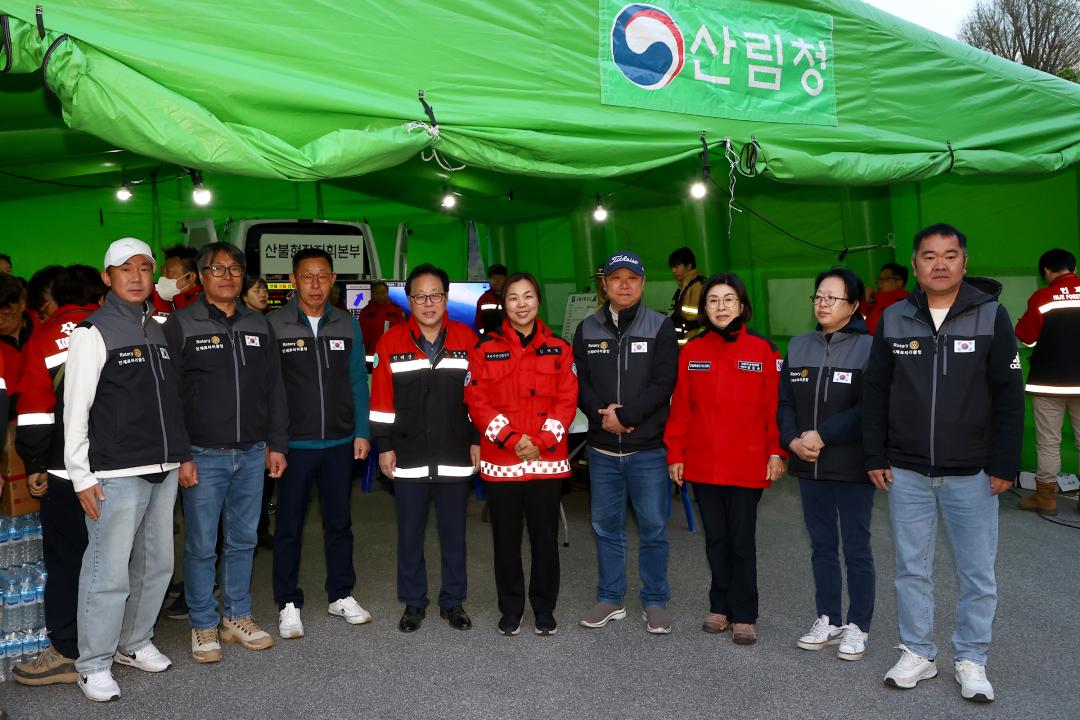 '인제군 산불현장 방문' 게시글의 사진(5) '2025-04-27 인제군 산불현장 방문 (2).jpg'